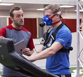 VO2 Max testing with experts on a treadmill